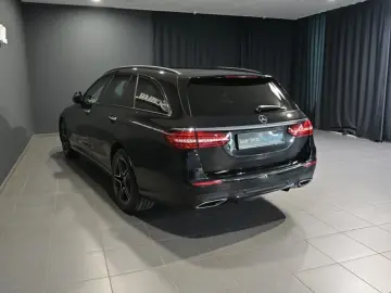 MERCEDES-BENZ E 300 de 4M T AMG LED 360' SOUND …