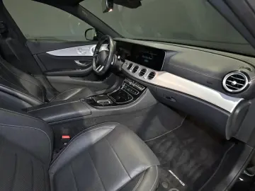 MERCEDES-BENZ E 300 de 4M T AMG LED 360' SOUND …