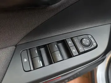 TOYOTA C-HR 1.8 Hybrid Team D