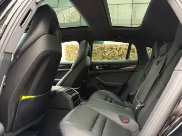 Porsche Panamera 4 Platinum Edition