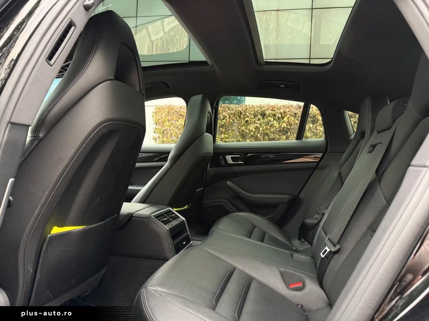 Porsche Panamera 4 Platinum Edition