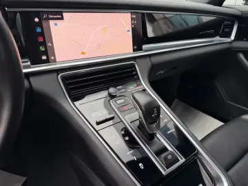 Porsche Panamera 4 Platinum Edition