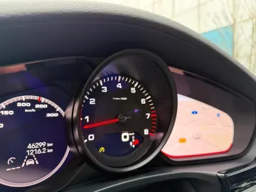 Porsche Panamera 4 Platinum Edition