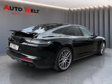 Porsche Panamera 4 Platinum Edition