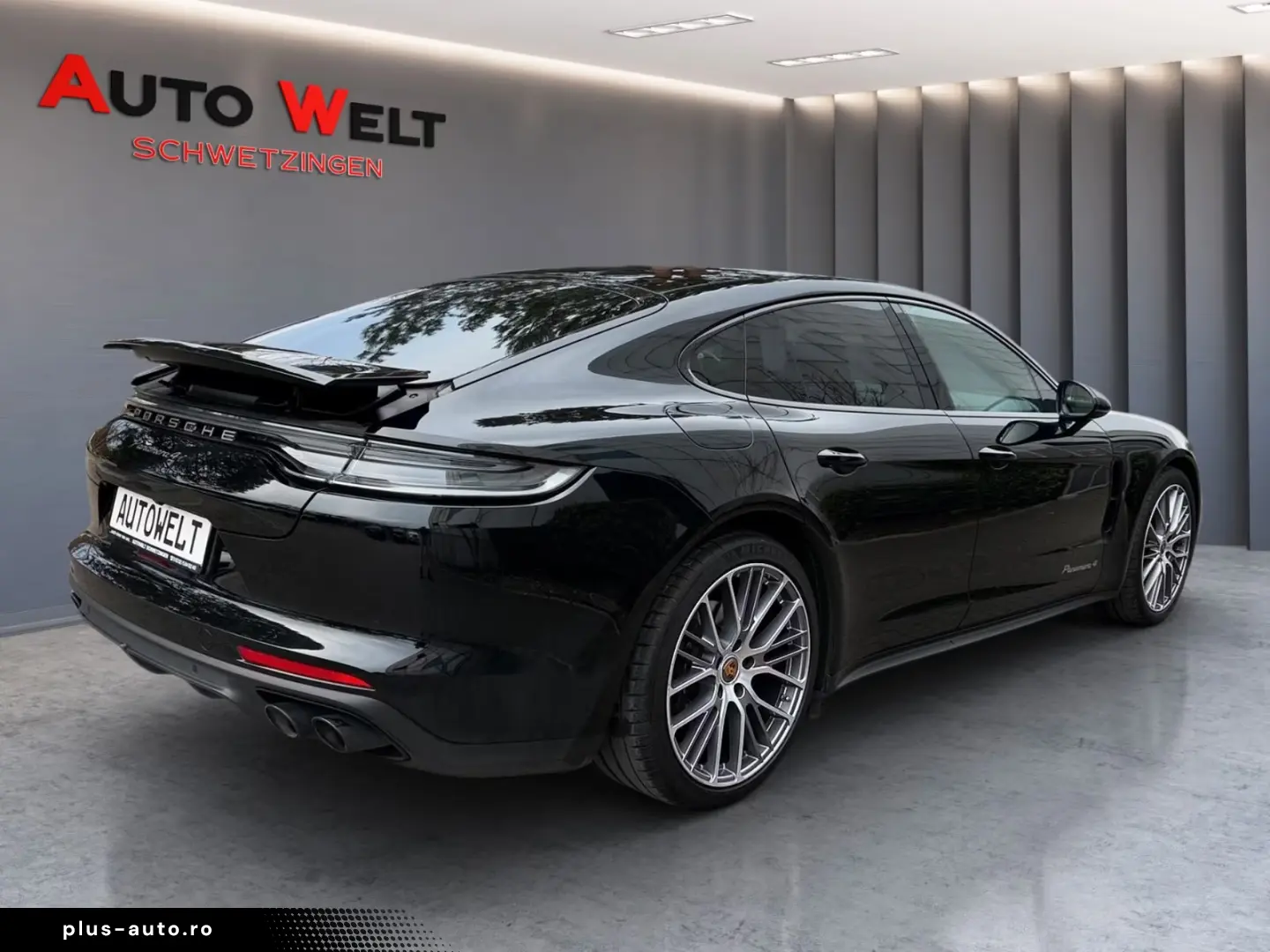 Porsche Panamera 4 Platinum Edition