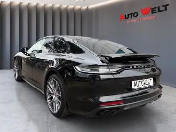 Porsche Panamera 4 Platinum Edition