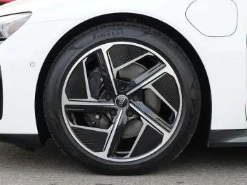 AUDI e-tron GT quattro