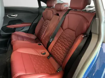 AUDI e-tron GT quattro