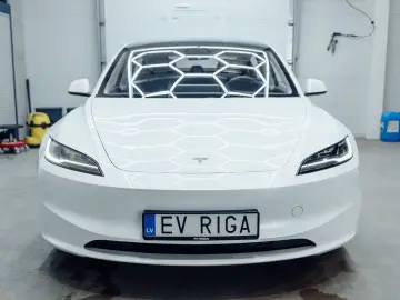 TESLA Model 3 Long Range Dual AWD Highland