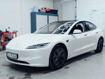 TESLA Model 3 Long Range Dual AWD Highland