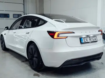 TESLA Model 3 Long Range Dual AWD Highland