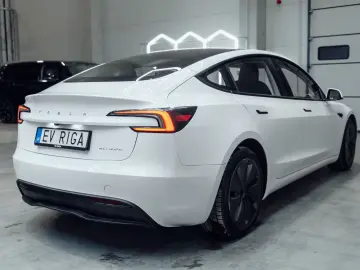 TESLA Model 3 Long Range Dual AWD Highland