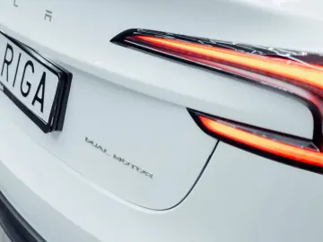 TESLA Model 3 Long Range Dual AWD Highland