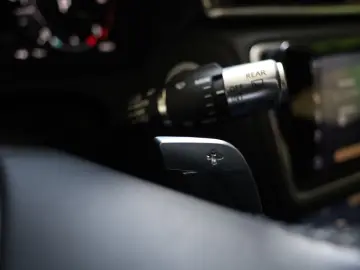 Land-Rover Range-Rover Velar 2.0D MHEV 204CP R-Dynamic HSE