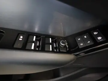 Land-Rover Range-Rover Velar 2.0D MHEV 204CP R-Dynamic HSE