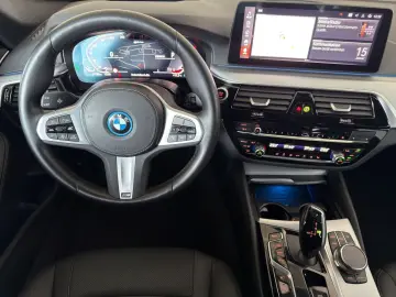 BMW 530e xDr LASER HUD CAM PRIVACY DAB AMBI