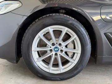 BMW 530e xDr LASER HUD CAM PRIVACY DAB AMBI