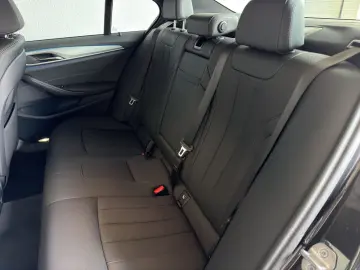 BMW 530e xDr LASER HUD CAM PRIVACY DAB AMBI