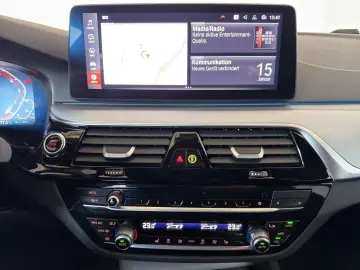 BMW 530e xDr LASER HUD CAM PRIVACY DAB AMBI