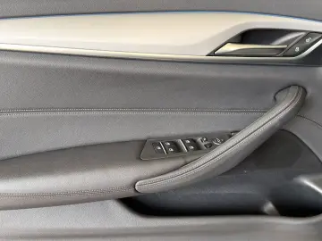 BMW 530e xDr LASER HUD CAM PRIVACY DAB AMBI