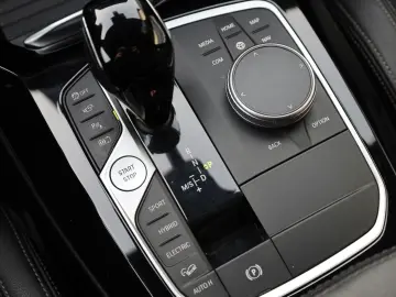 BMW X3 xDrive 30 e Leder Navi LED SH Kamera Facelift