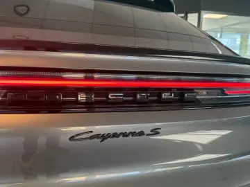 PORSCHE Cayenne Coupe S E-Hybrid SPORT-DESIGN S.ABGAS