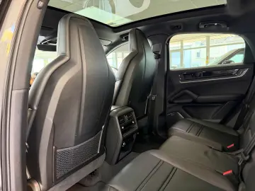 PORSCHE Cayenne Coupe S E-Hybrid SPORT-DESIGN S.ABGAS
