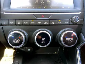 Jaguar E-Pace D150 AWD SE