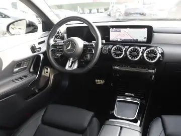 MERCEDES-BENZ CLA 35 AMG 4M Distronic Multibeam Panorama