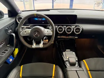 MERCEDES-BENZ CLA 45 S AMG 4Matic  Performance Voll
