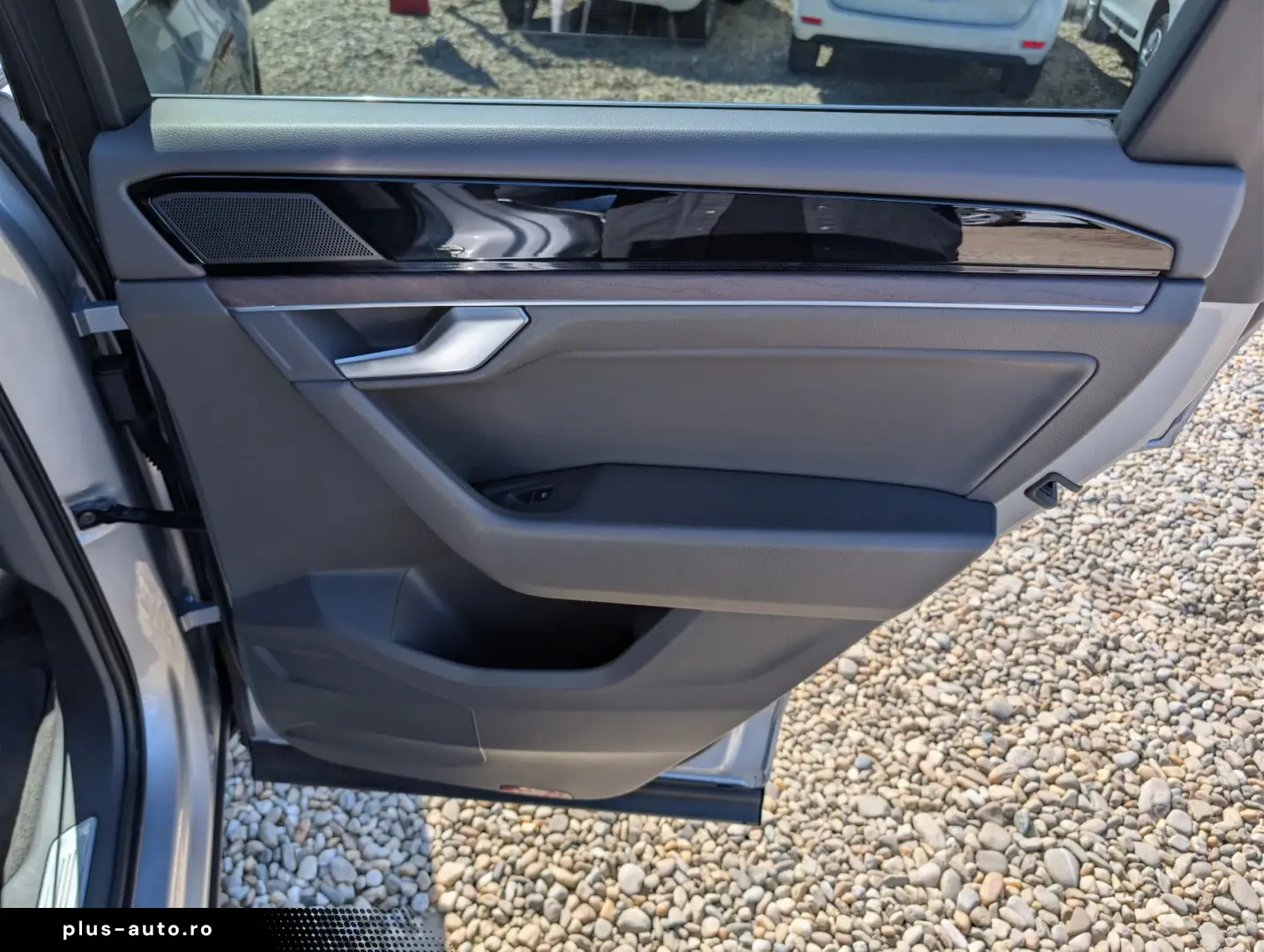 Volkswagen Touareg   3.0 V6 286 CP   360 grade   Perne TVA D