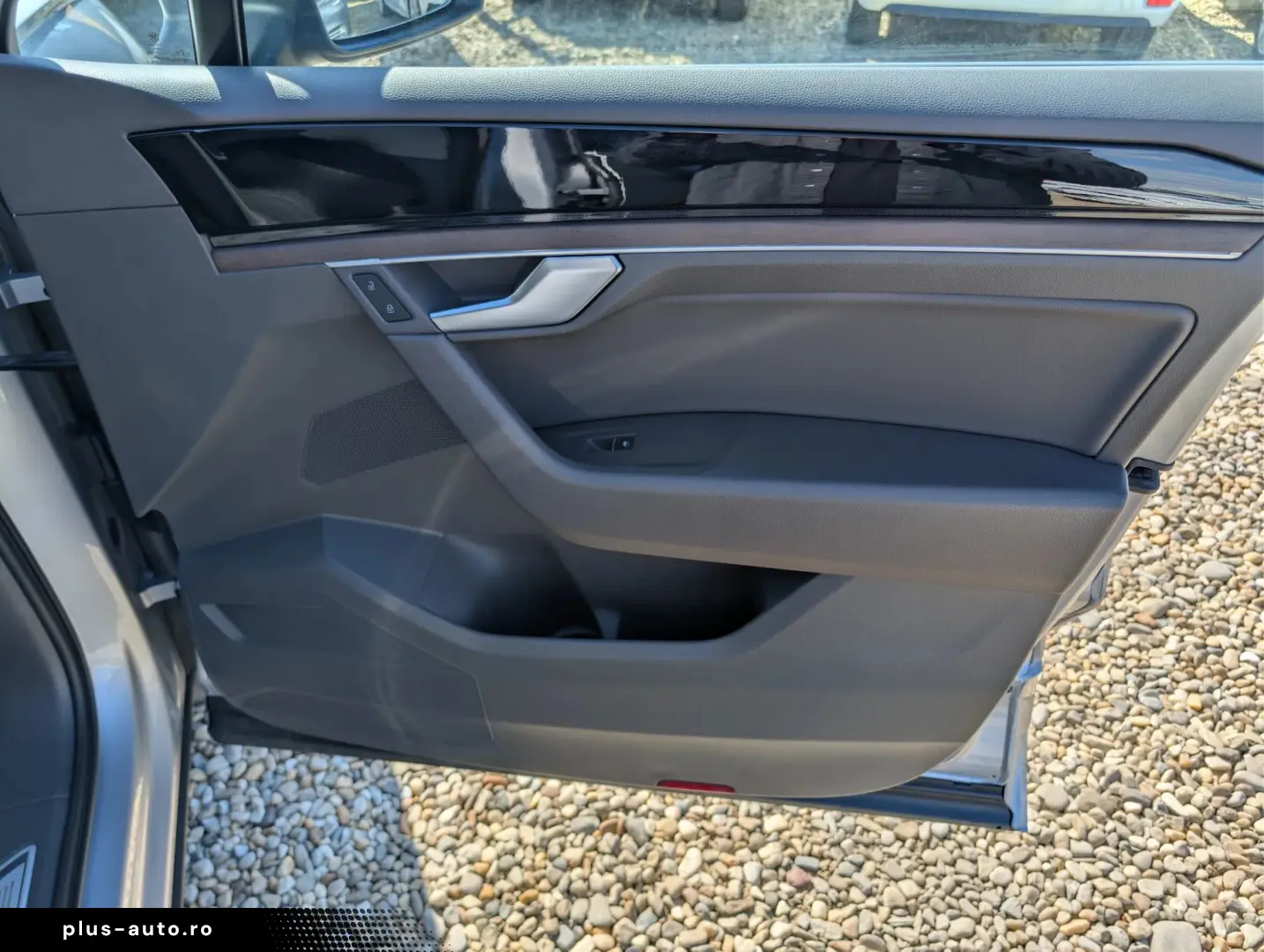 Volkswagen Touareg   3.0 V6 286 CP   360 grade   Perne TVA D