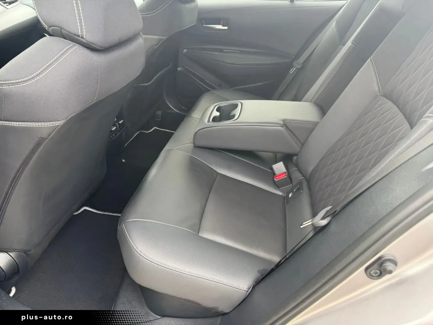 Toyota Corolla Sedan 1.8 HSD Exclusive