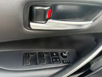 Toyota Corolla Sedan 1.8 HSD Exclusive