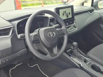 Toyota Corolla Sedan 1.8 Hybrid ECO