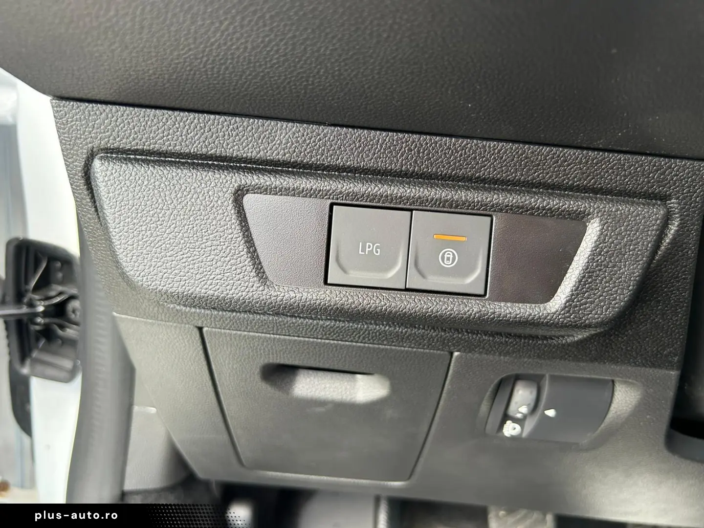 Dacia Logan ECO-G 100 MT6 Expression 2025