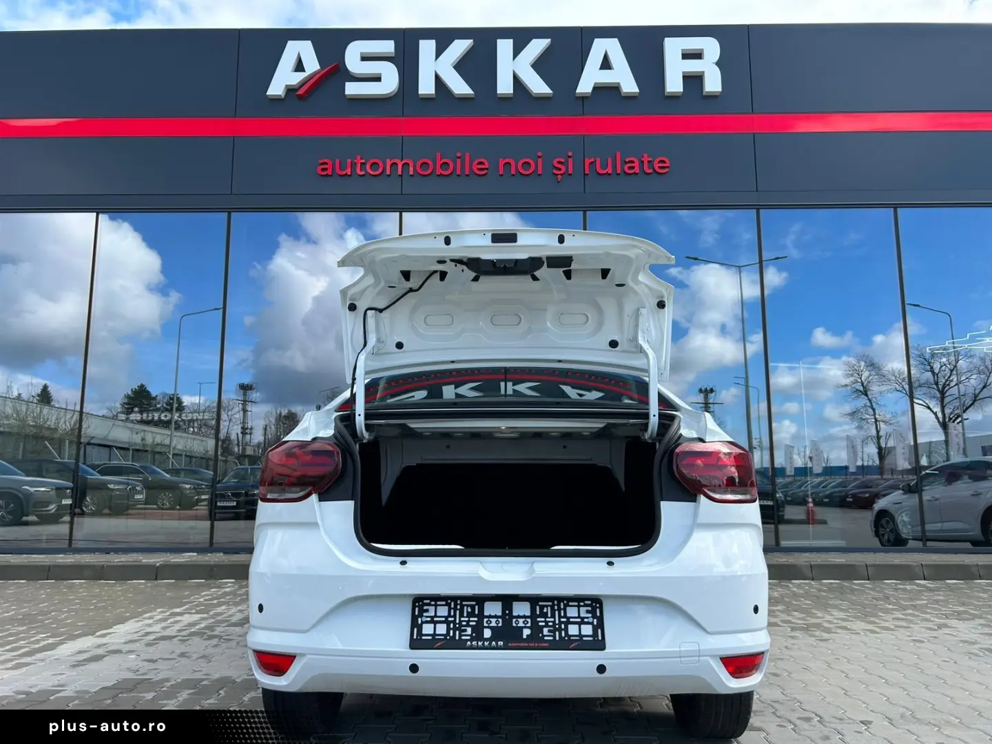 Dacia Logan ECO-G 100 MT6 Expression 2025