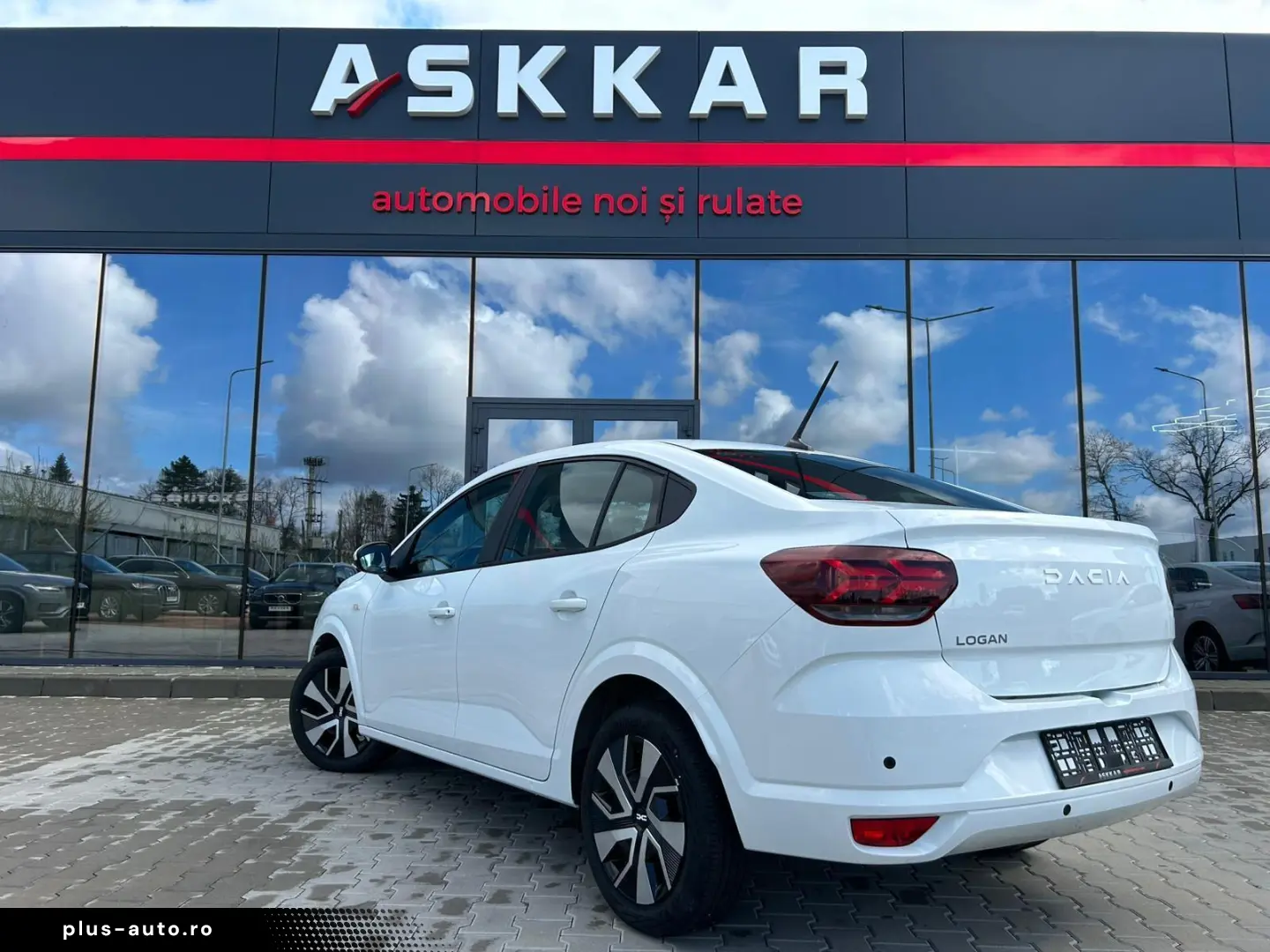 Dacia Logan ECO-G 100 MT6 Expression 2025