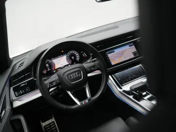 AUDI Q8 50 TDI quattro tiptronic S line Leder ACC HUD