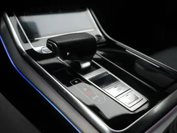 AUDI Q8 50 TDI quattro tiptronic S line Leder ACC HUD