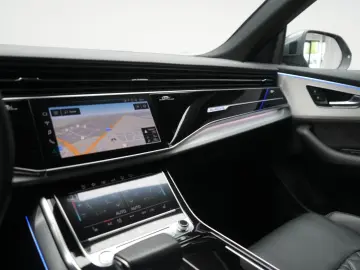 AUDI Q8 50 TDI quattro tiptronic S line Leder ACC HUD