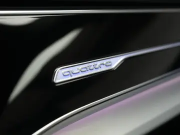 AUDI Q8 50 TDI quattro tiptronic S line Leder ACC HUD