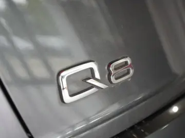 AUDI Q8 50 TDI quattro tiptronic S line Leder ACC HUD