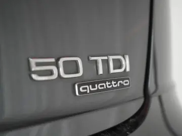 AUDI Q8 50 TDI quattro tiptronic S line Leder ACC HUD