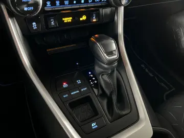 TOYOTA RAV 4 2.5 4x2 Hybrid Team D