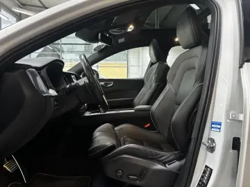 VOLVO XC60 T8 AWD Recharge R Design Pano H&K AHK R.Cam