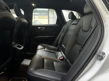 VOLVO XC60 T8 AWD Recharge R Design Pano H&K AHK R.Cam