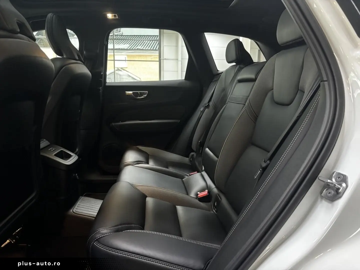 VOLVO XC60 T8 AWD Recharge R Design Pano H&K AHK R.Cam