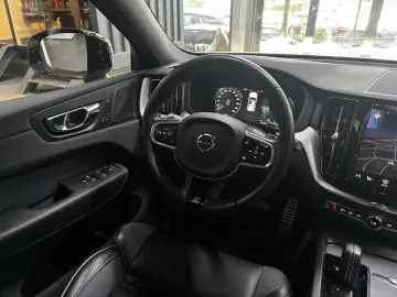 VOLVO XC60 T8 AWD Recharge R Design Pano H&K AHK R.Cam