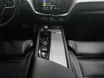 VOLVO XC60 T8 AWD Recharge R Design Pano H&K AHK R.Cam